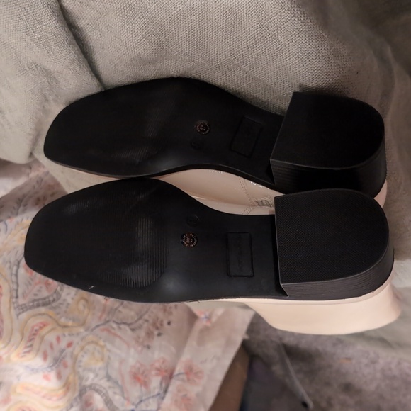 Brand New Ivory Patten Leather Boot Size 8M - Picture 4 of 6